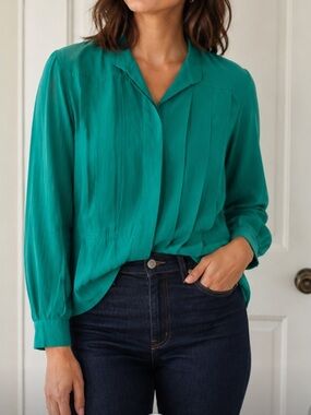 Stunning vintage silk wool Teal Long Sleeve Pleated Blouse